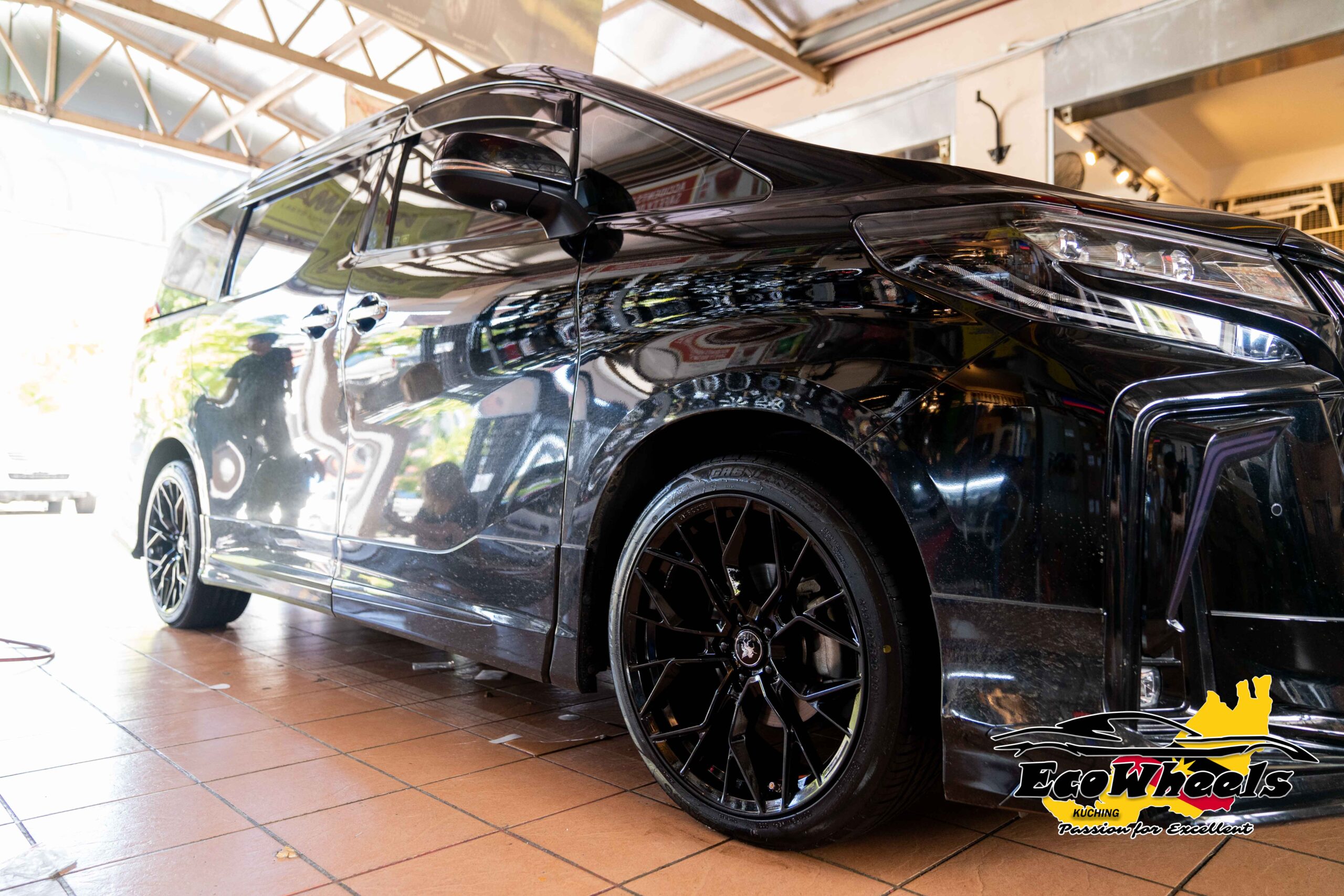 Another Toyota Alphard with 20 inch